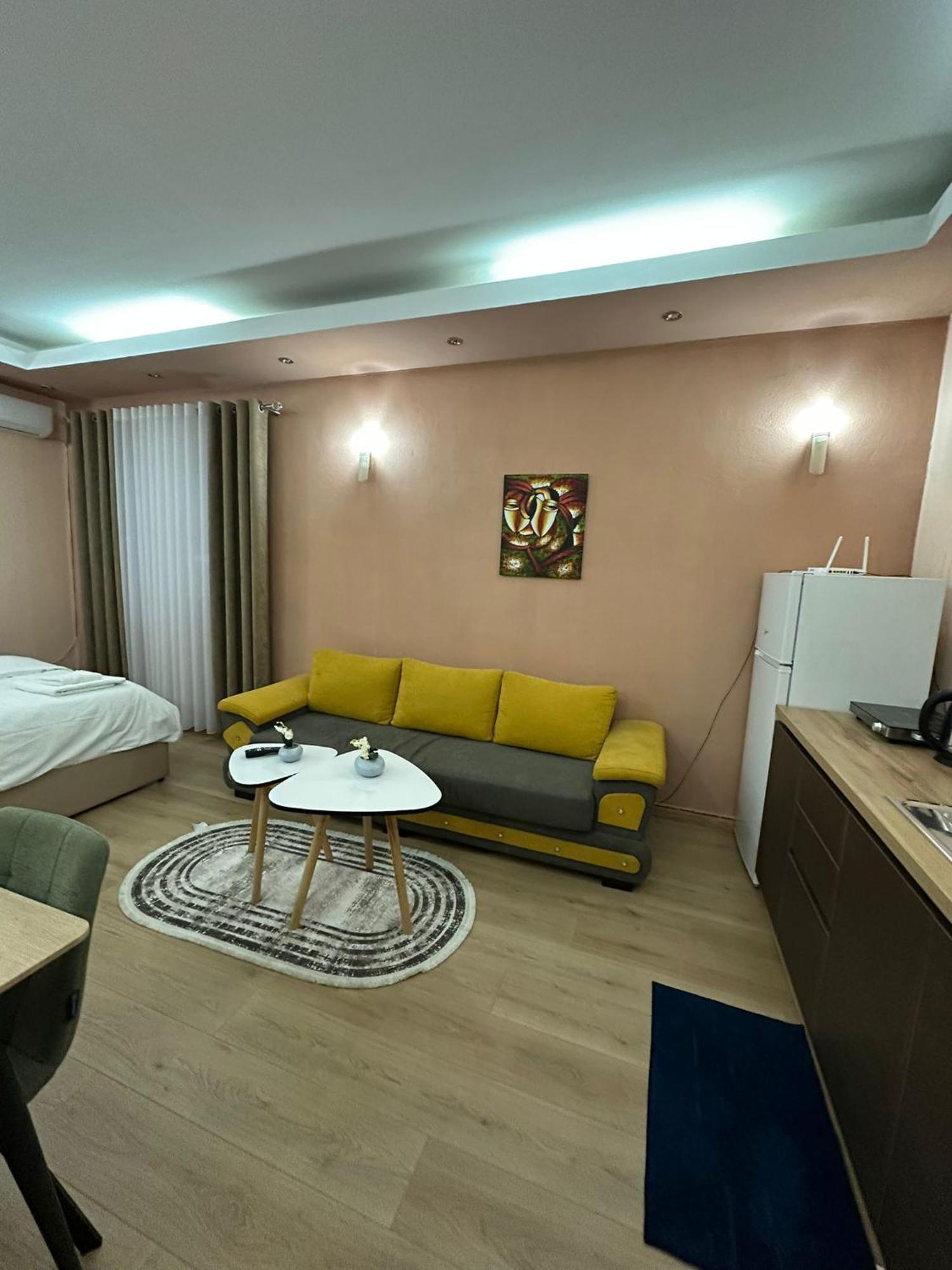 Adora Apartment Tirana Exterior foto